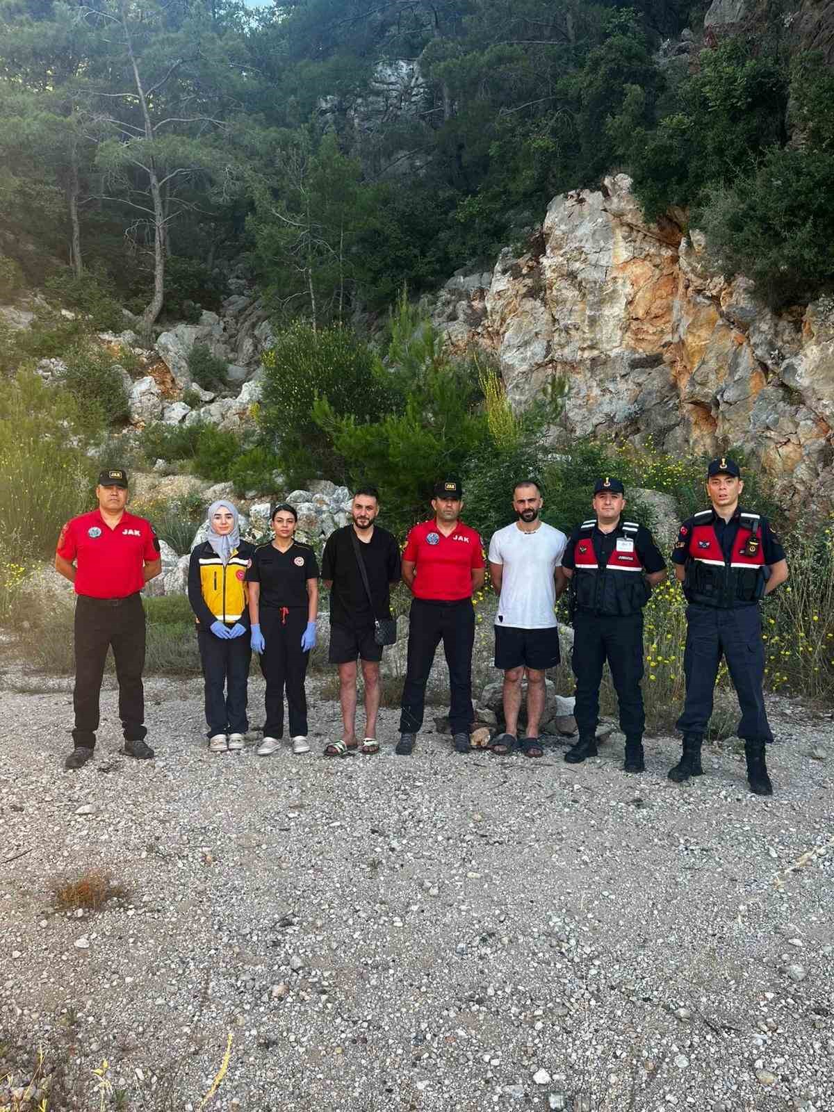 Gezmek için gittikleri Gizli koyda kaybolan 2 kişi JAK timlerince kurtarıldı