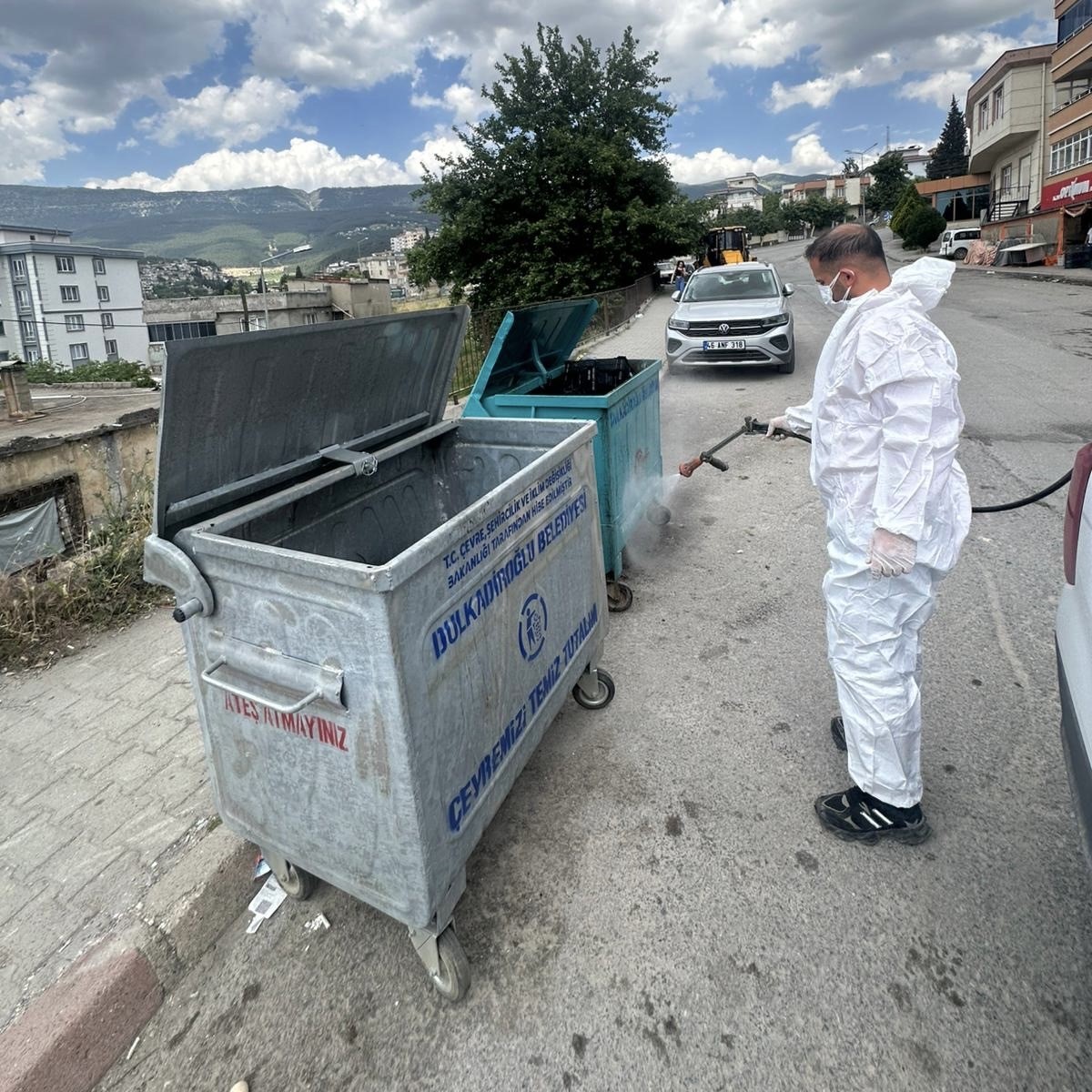 Kahramanmaraş’ta bayram temizliği ve ilaçlama çalışmaları sürüyor