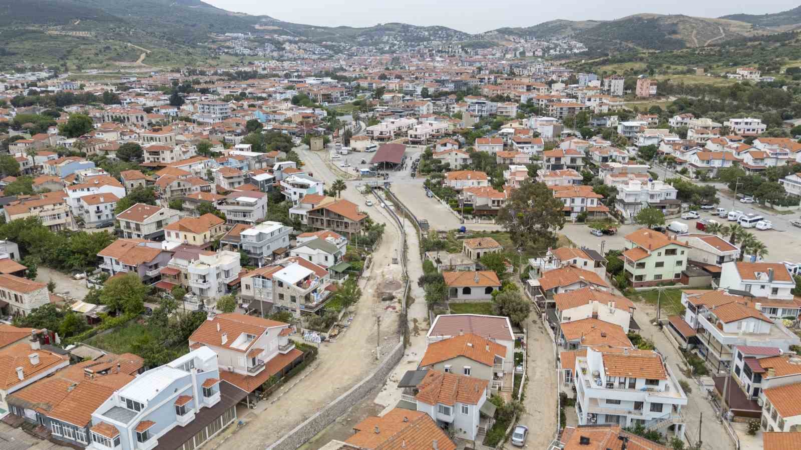 Yeni Foça’da tarihi dere yatağı güçlendiriliyor