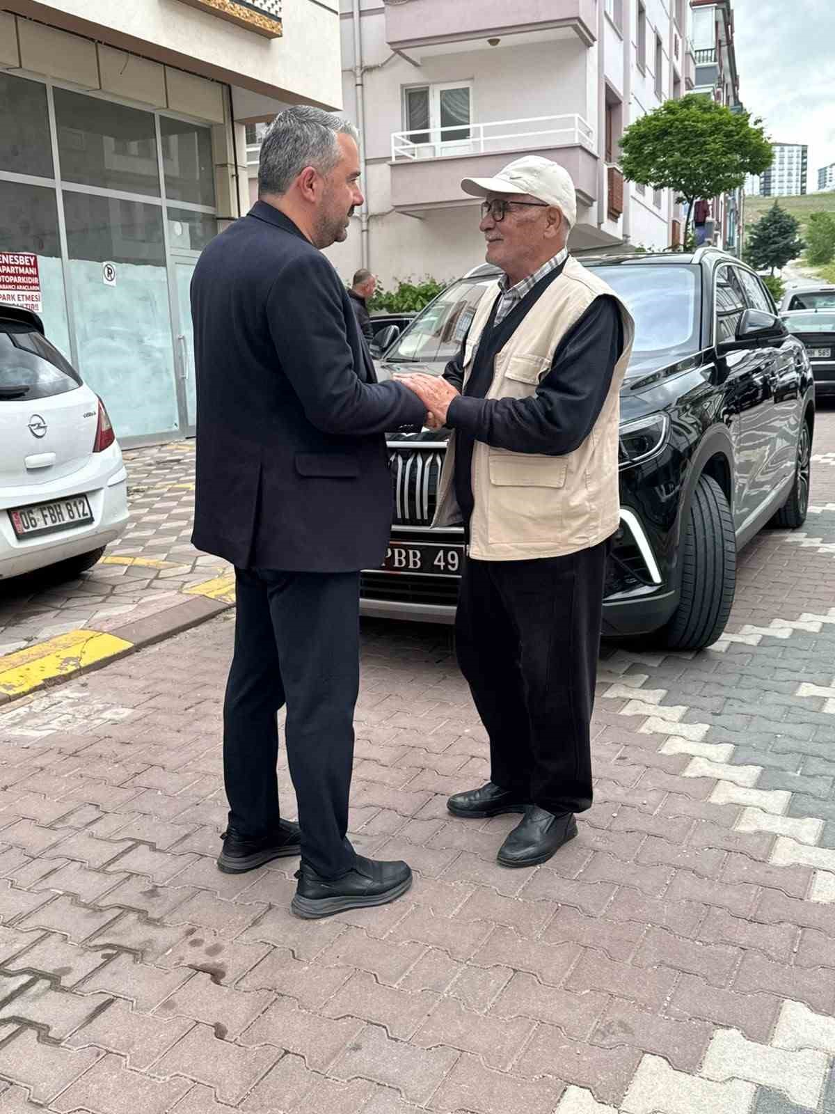Pursaklar Belediye Başkanı Çetin, vatandaşlarla bayramlaştı