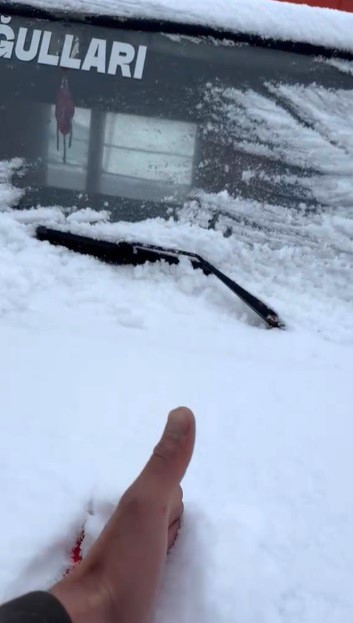 Mayıs sonunda Kars&rsquo;a kış geri d&ouml;nd&uuml;, eksi 5 derecede kar s&uuml;rprizi
