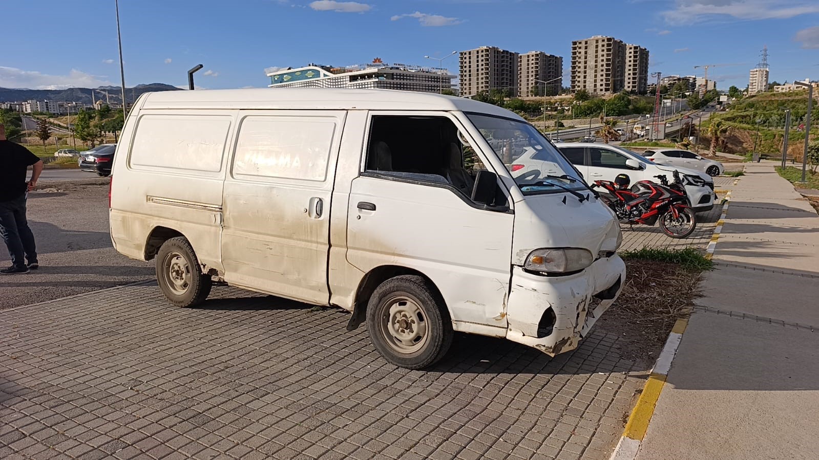 Otomobil ile minibüs çarpıştı: 1 yaralı
