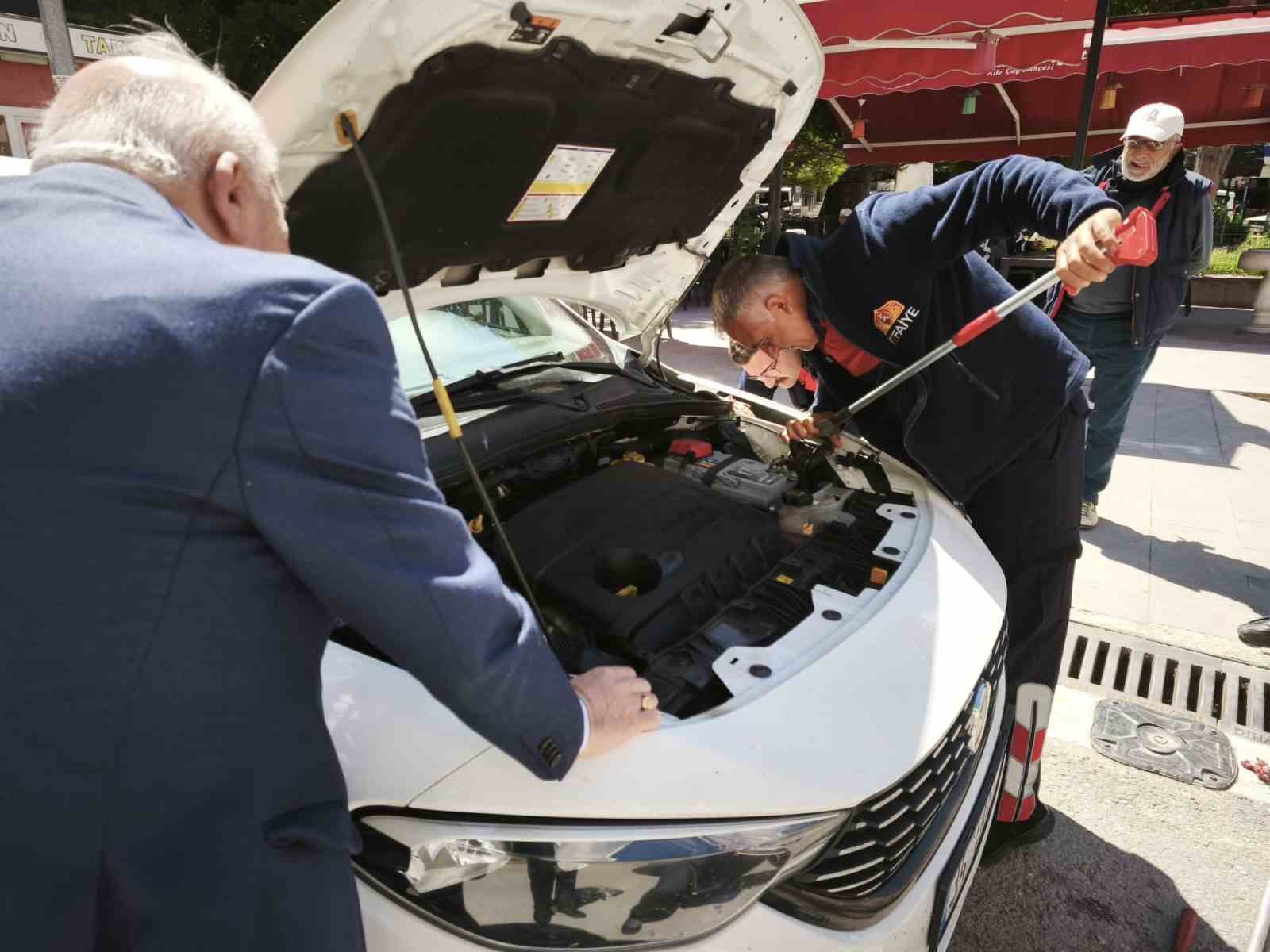 Yavru kediyi kurtarmak i&ccedil;in iki operasyon
