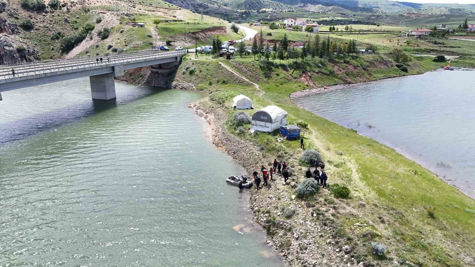Kızılırmak’a düşen genci arama çalışması devam ediyor