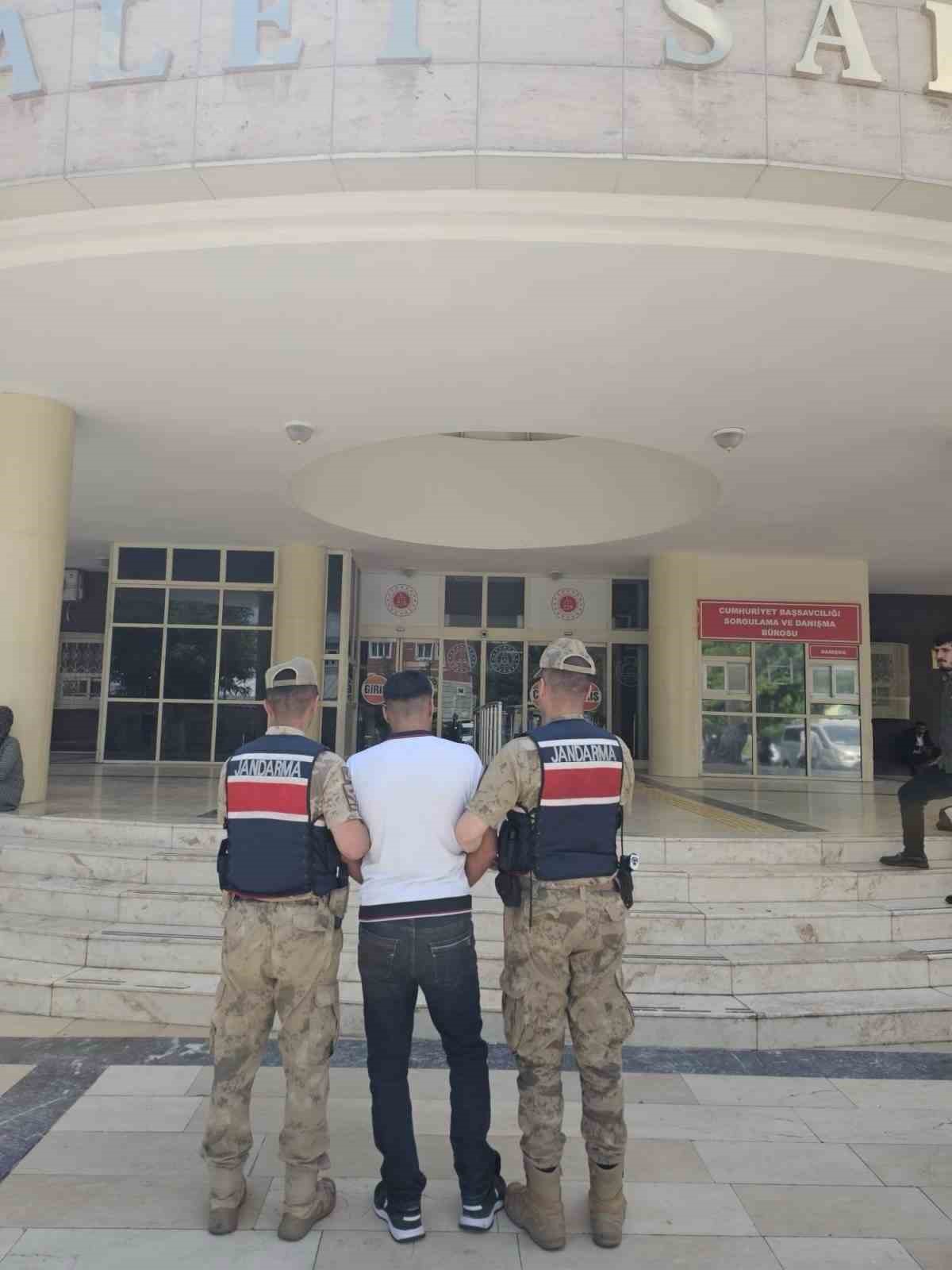 Hırsızlık suçundan aranan şahıs yakalandı