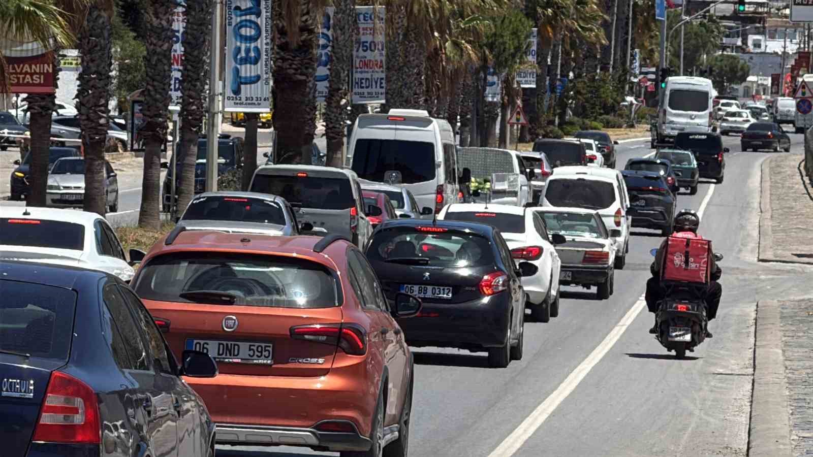 Bodrum&rsquo;da tatilini bitirenler d&ouml;n&uuml;şe ge&ccedil;ti
