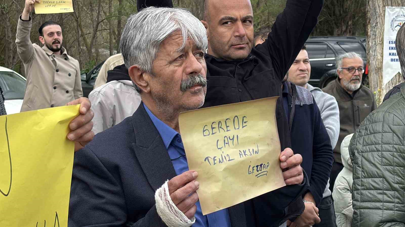 Fabrikaların zehrini kustuğu Gerede Çayı ölüyor: Köylüler ayaklandı