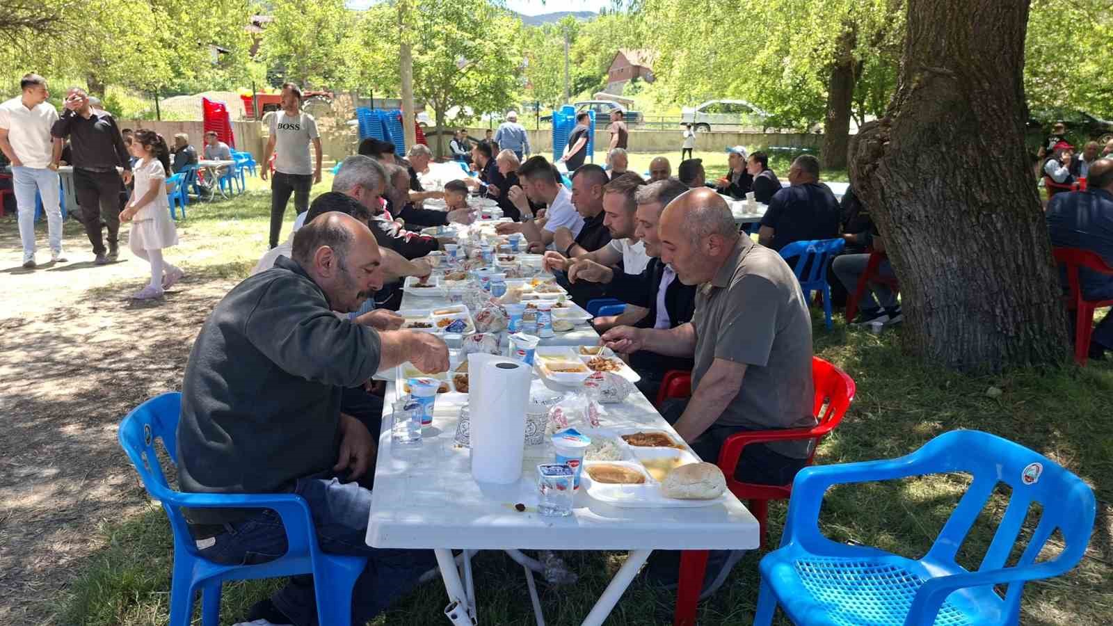 Hisarcık Yukarı Yoncaağa&ccedil; k&ouml;y&uuml;nde ş&uuml;k&uuml;r duası d&uuml;zenlendi
