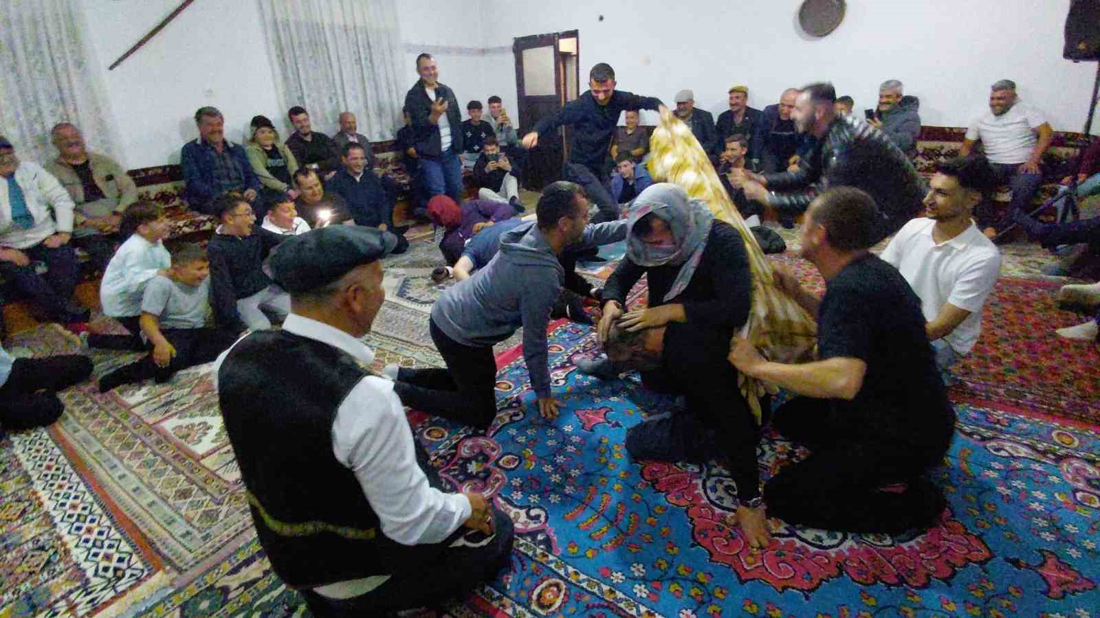 Osmanlı d&ouml;neminden kalma geleneksel oyunlar y&uuml;zleri g&uuml;ld&uuml;rd&uuml;
