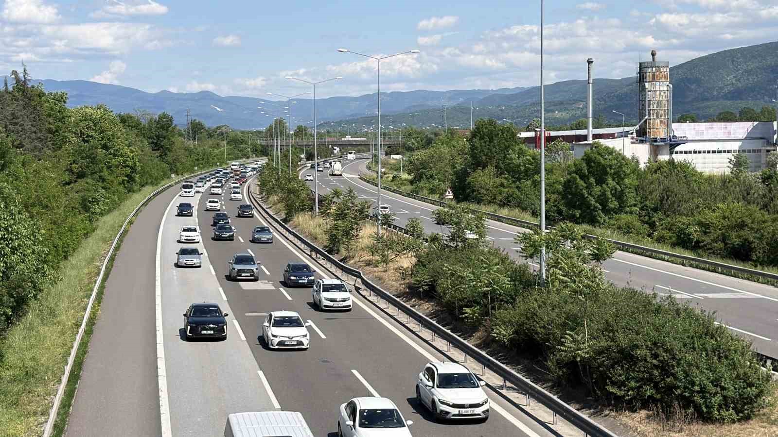 Bayram trafiği D&uuml;zce&rsquo;de etkisini g&ouml;sterdi
