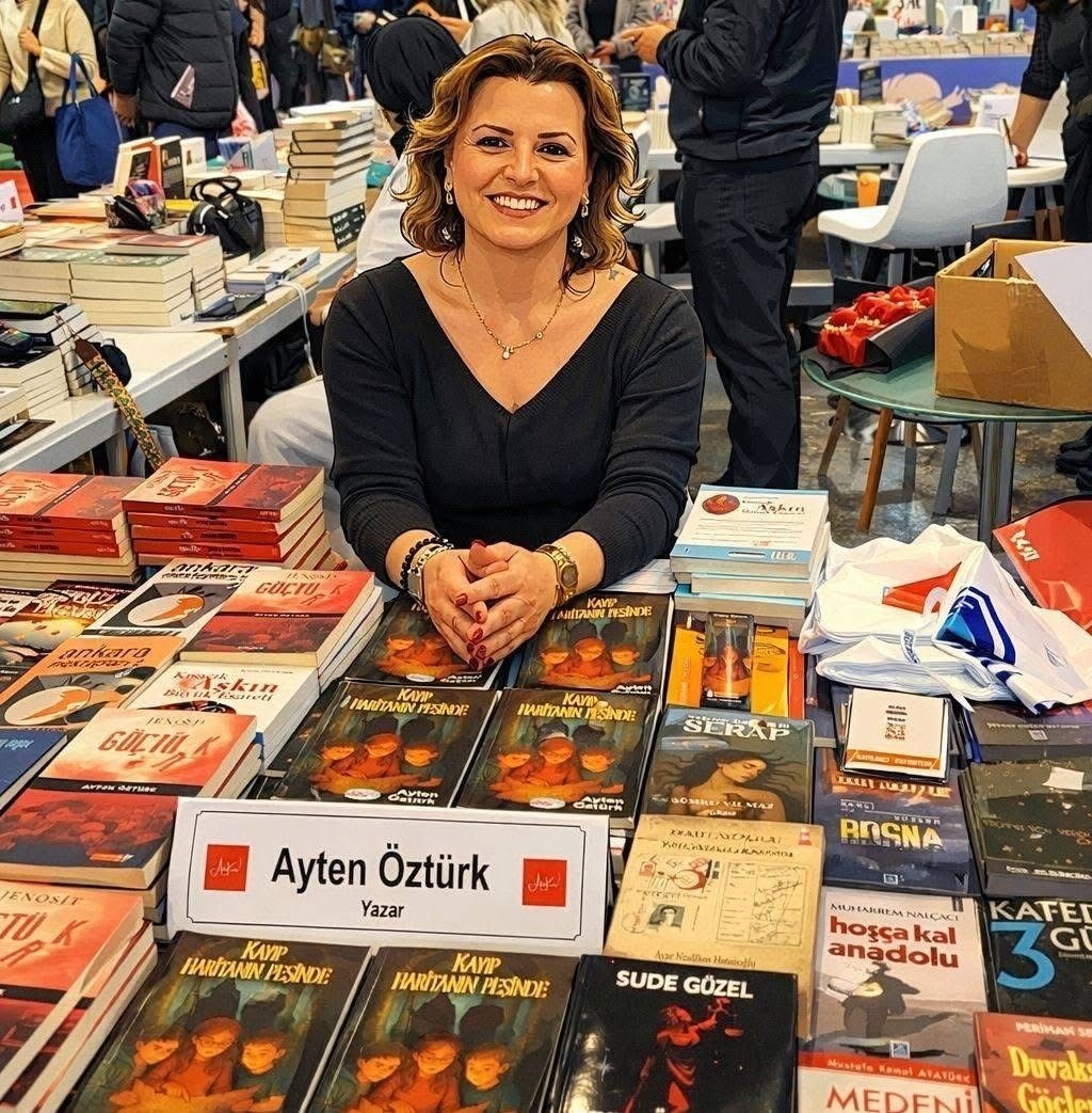 Bayram ziyaretine geldiği k&ouml;yde &ouml;ld&uuml;r&uuml;len yazar &Ouml;zt&uuml;rk son yolculuğuna uğurlandı
