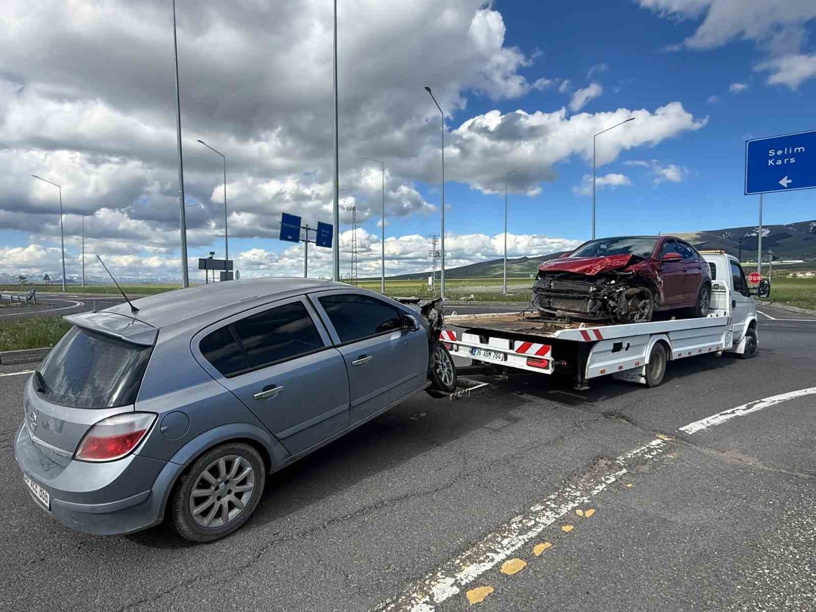 Kars-Sarıkamış kara yolunda kaza: 2 yaralı
