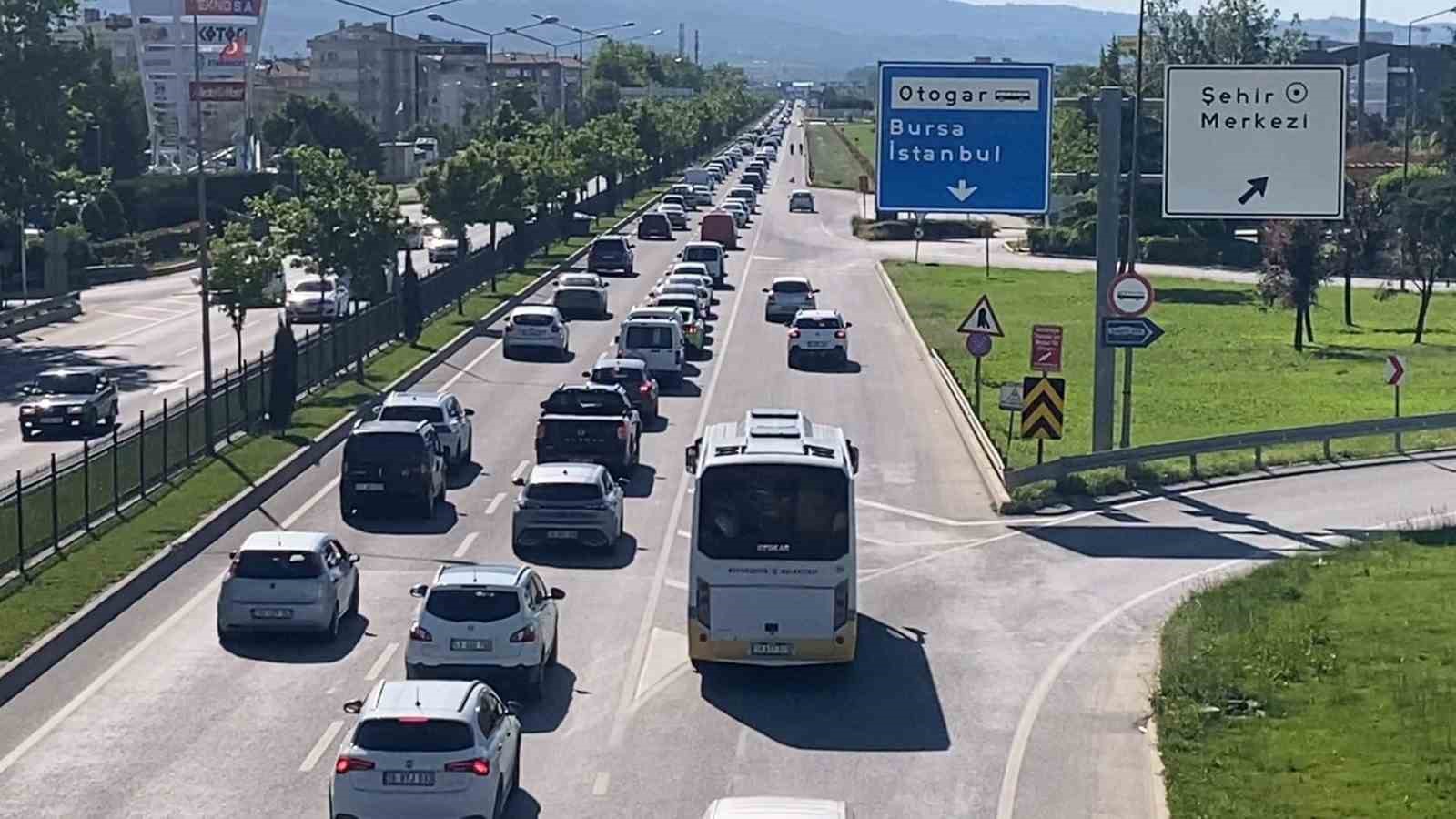 Bayram d&ouml;n&uuml;ş trafiği İneg&ouml;l&rsquo;de yoğunlaştı
