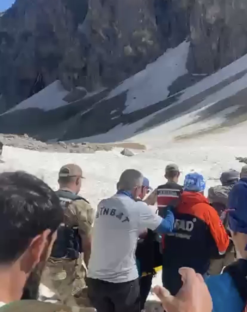 Şelalede mahsur kalan vatandaş kurtarıldı
