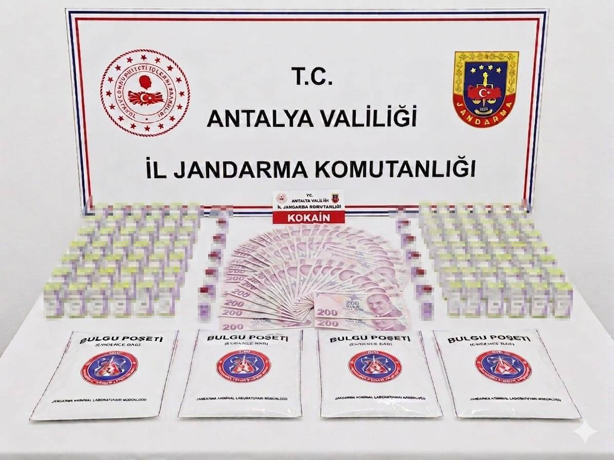 Antalya’da turistlere uyuşturucu satan 15 kişi tutuklandı