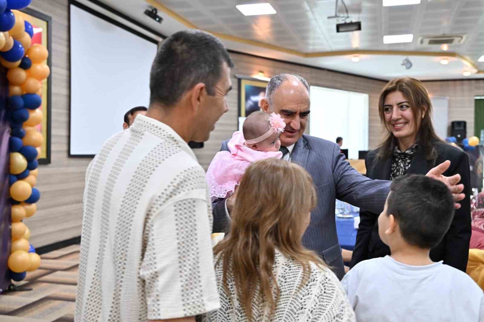 Manisa’da üç kuşak aynı sofrada buluştu
