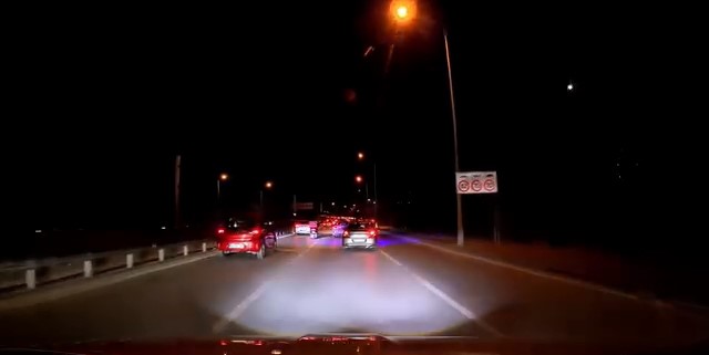 Makas atarak trafiği tehlikeye düşüren araç kamerada
