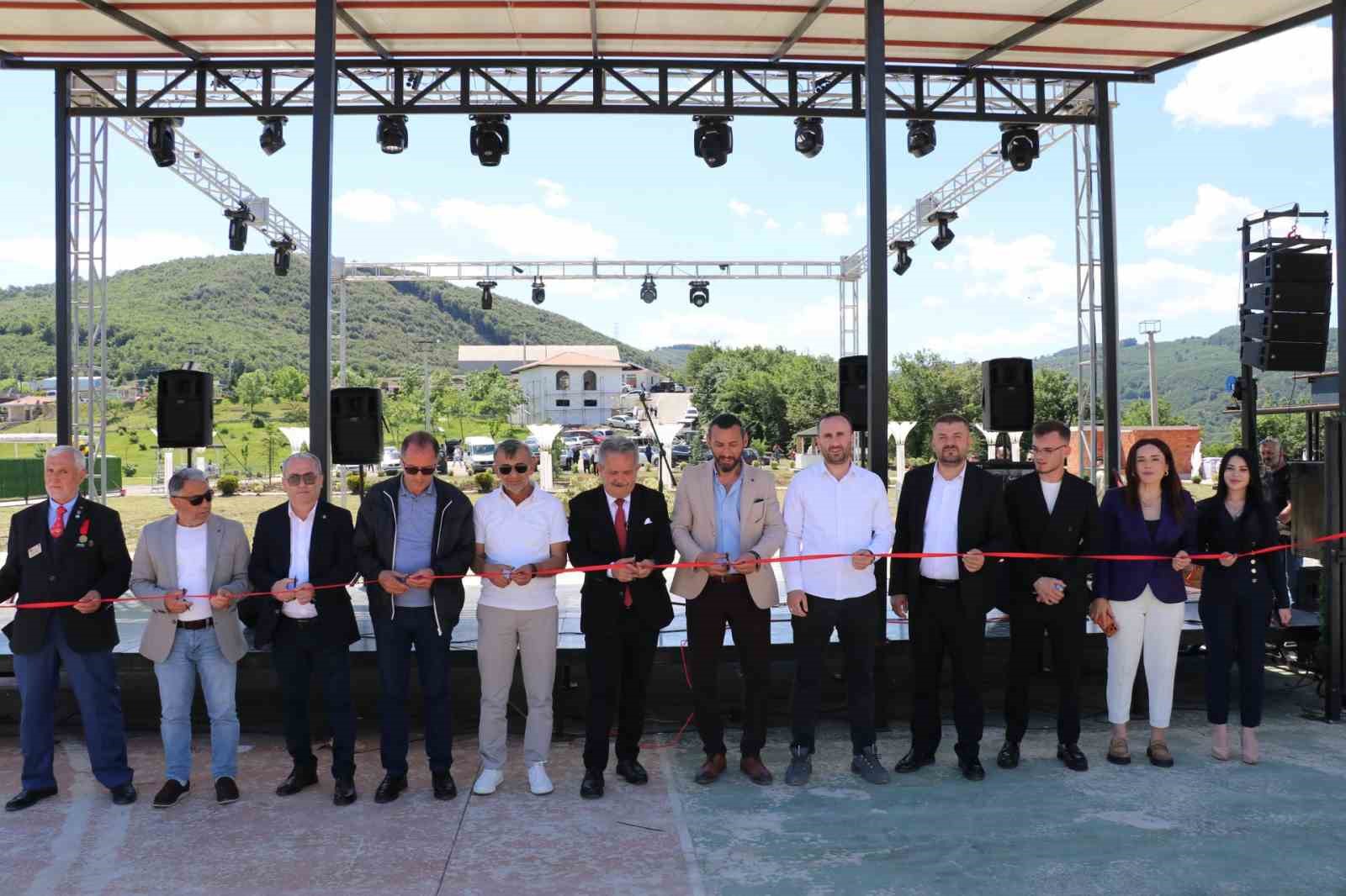 Gençlerin mutluluklarına ortak olacak