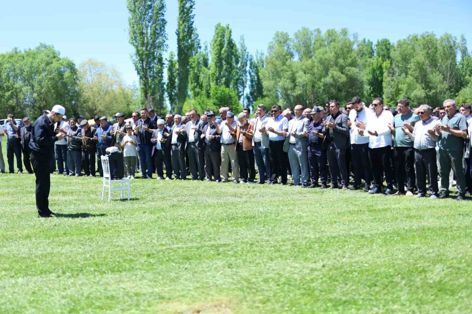 Ayvalı Mahallesi’nde yağmur ve şükür duası yapıldı