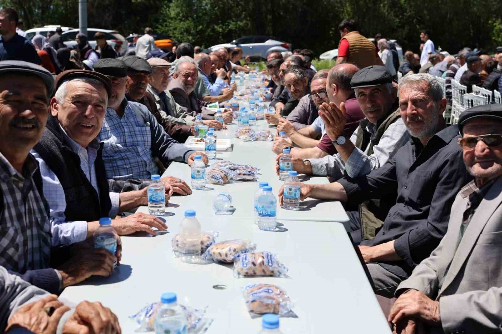 Ayvalı Mahallesi’nde yağmur ve şükür duası yapıldı