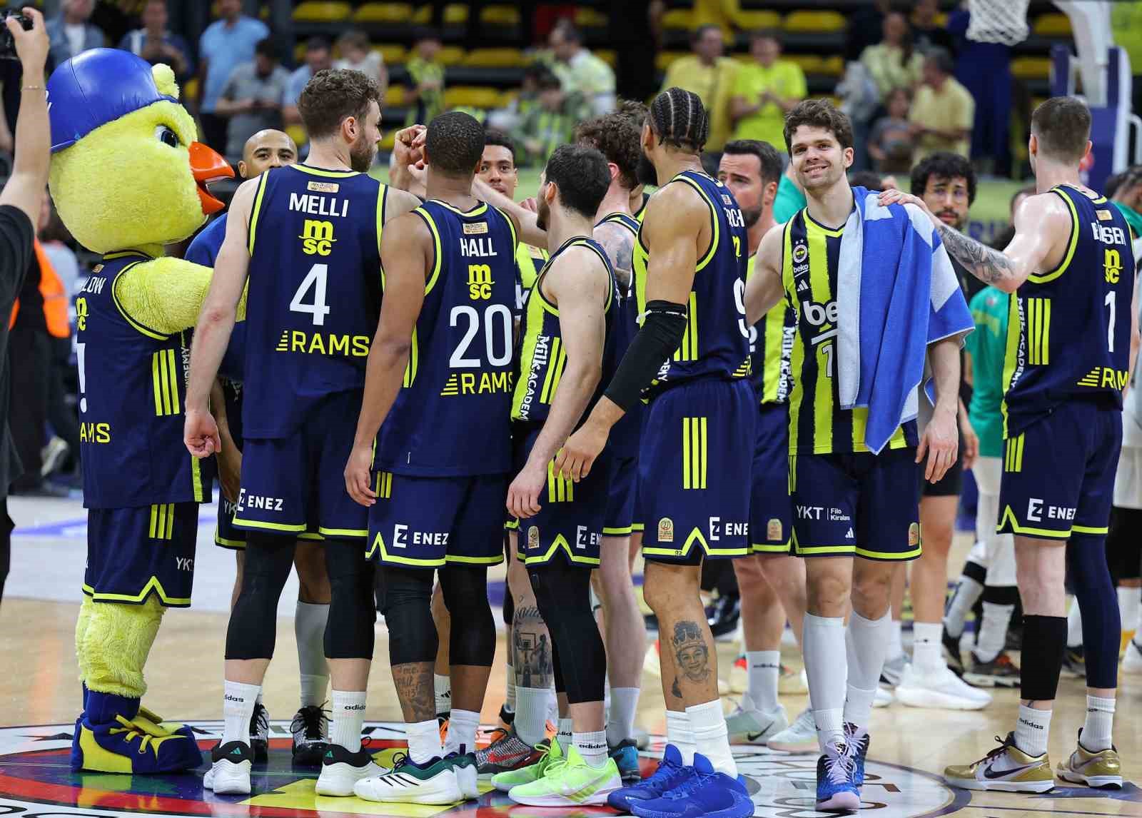 Fenerbahçe, yarı final ilk maçında A. Efes’i konuk edecek