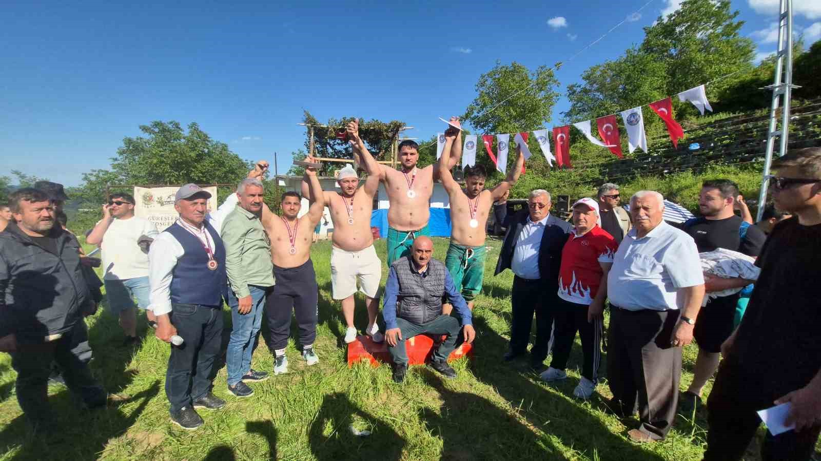 700 yıllık g&uuml;reş geleneğinde pehlivanlar ve ağa adayları kıyasıya yarıştı
