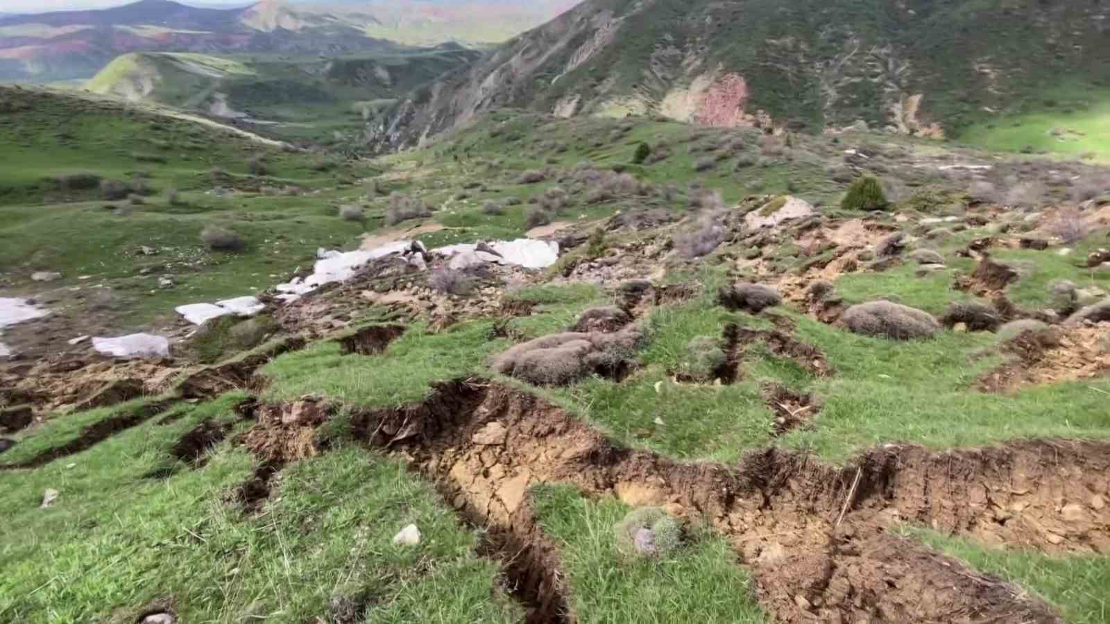 Sivas’ta karların erimesi ve aralıksız süren yağış heyelana neden oldu