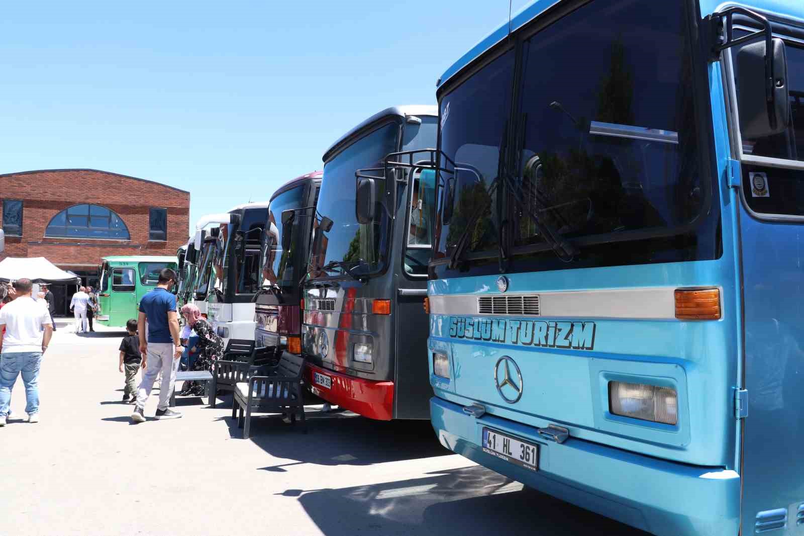 Türkiye’nin dört bir yanından gelen klasik otobüsler Eskişehir’de buluştu