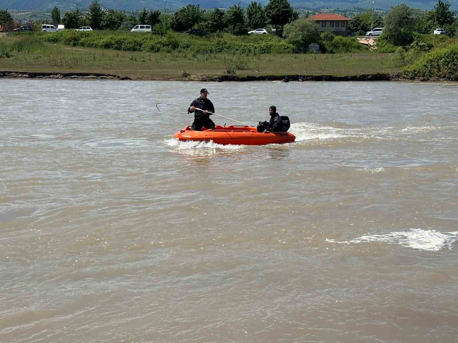 Kelkit Çayı’nda kaybolan iki arkadaşı arama çalışmaları dördüncü gününde sürüyor