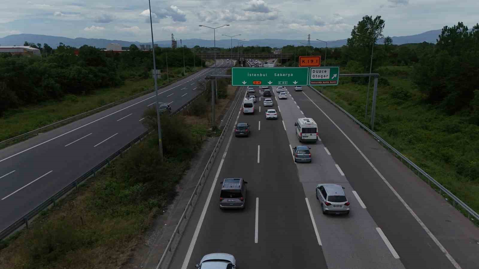Kurban Bayramı tatilinin son gününde Düzce’de trafik durma noktasına geldi
