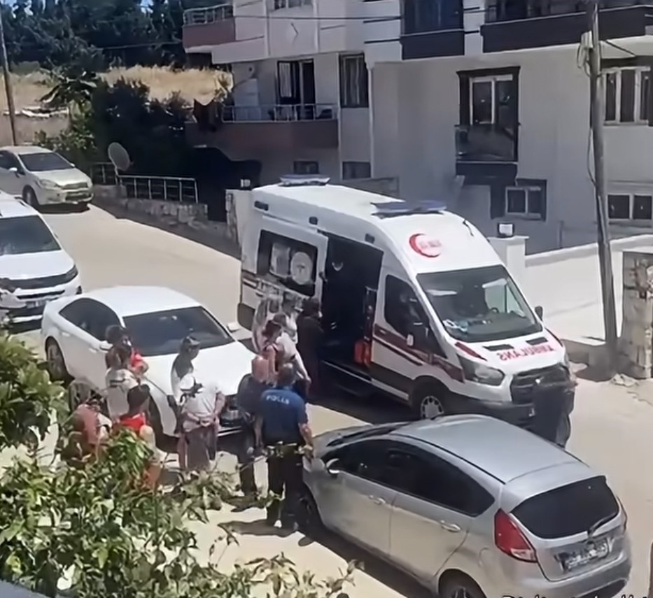 Didim’de damat, üç kişiyi bıçaklayıp kaçtı