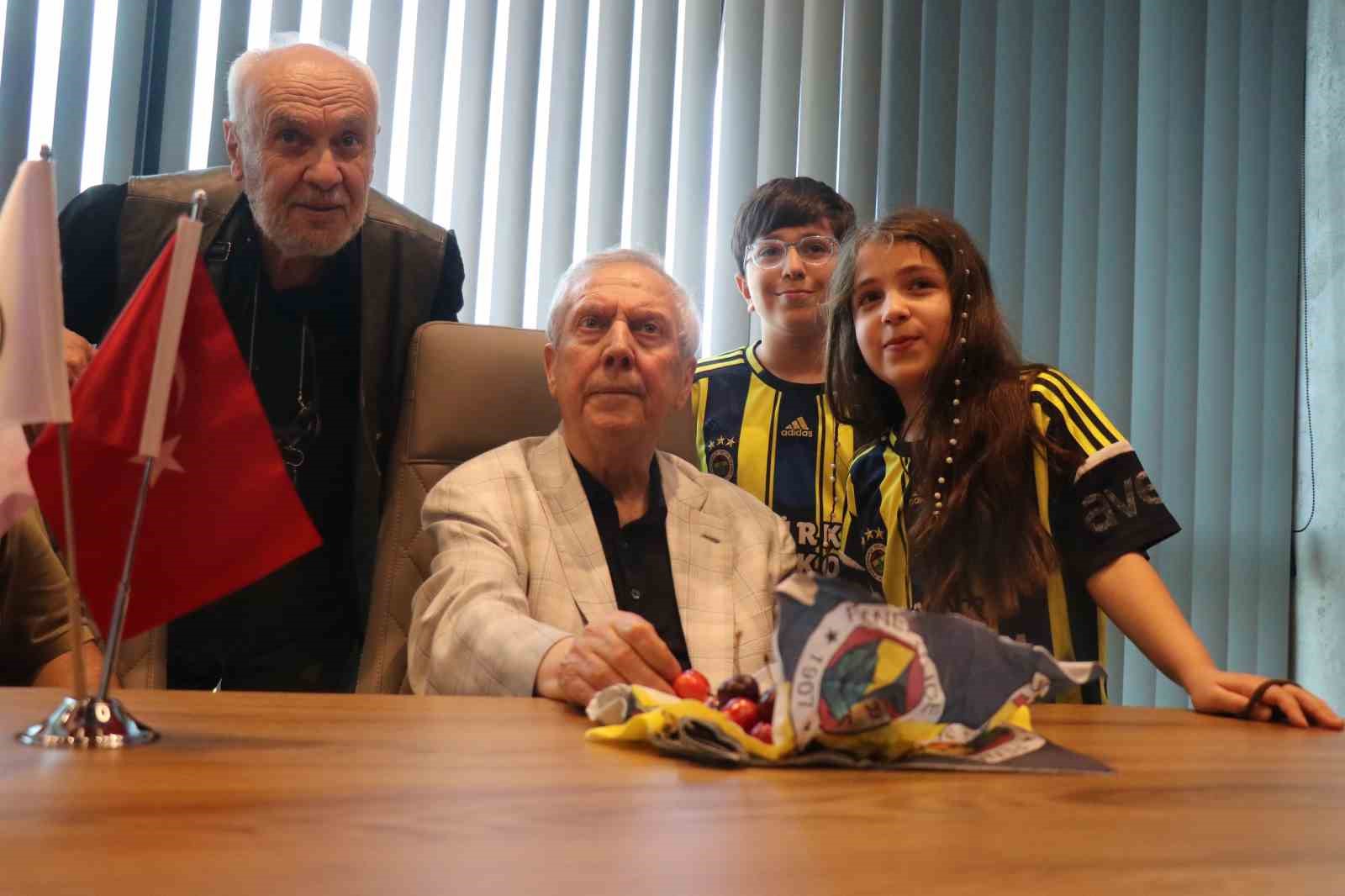 Aziz Yıldırım, Sakarya’da Fenerbahçeliler ile buluştu