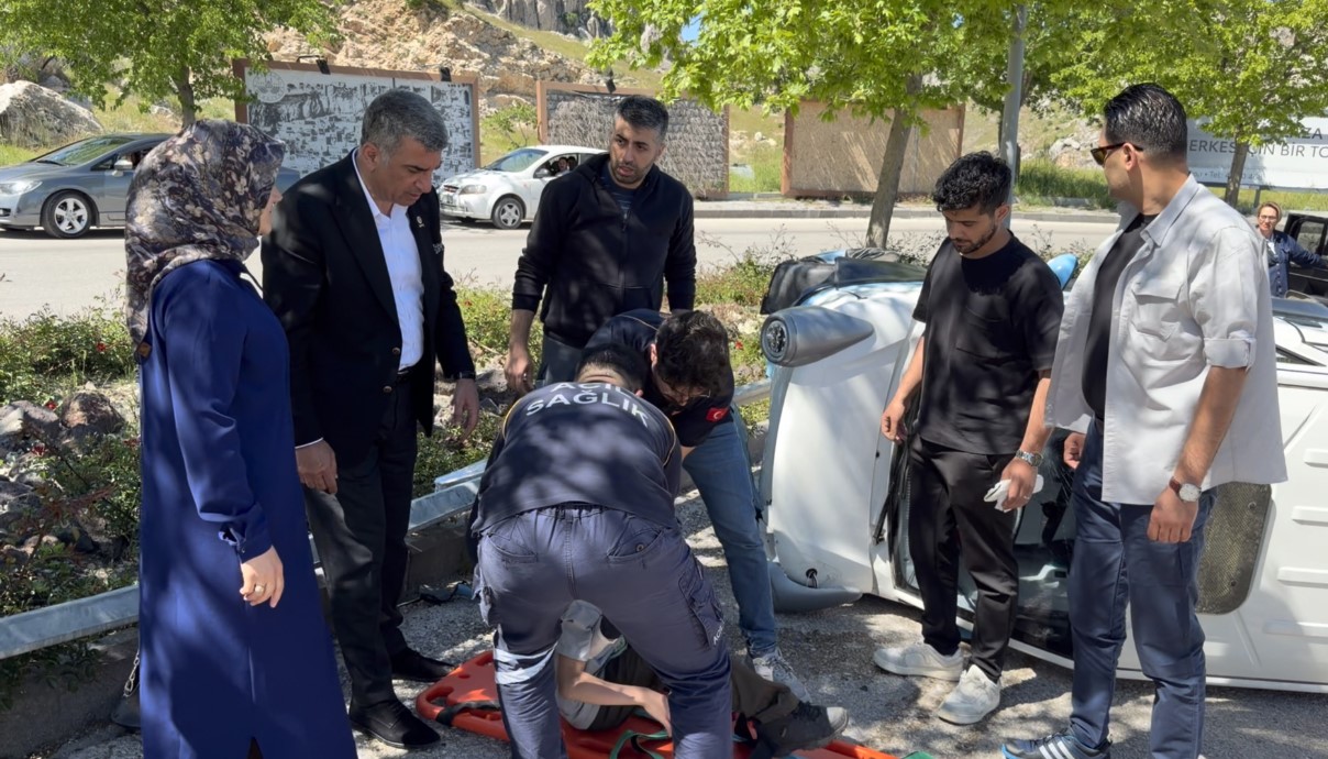 Elazığ’da elektrikli araç devrildi, ilk müdahaleyi milletvekili yaptı