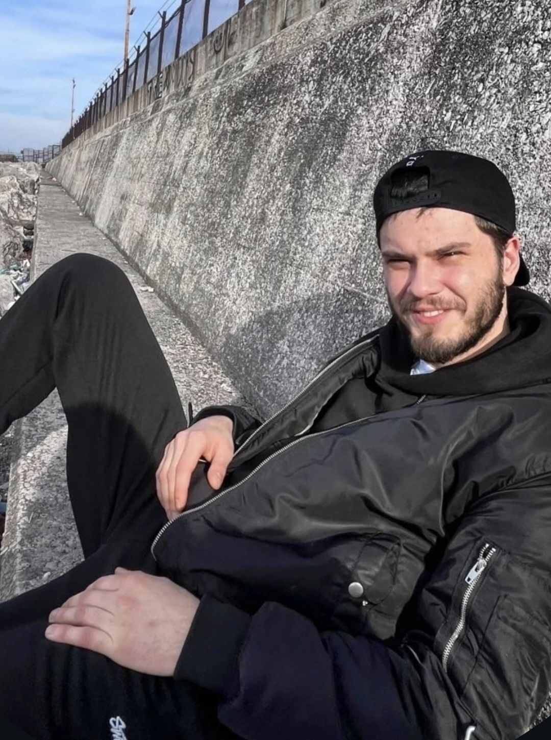 28 yaşındaki genç evinde ölü bulundu, kız arkadaşı gözaltında