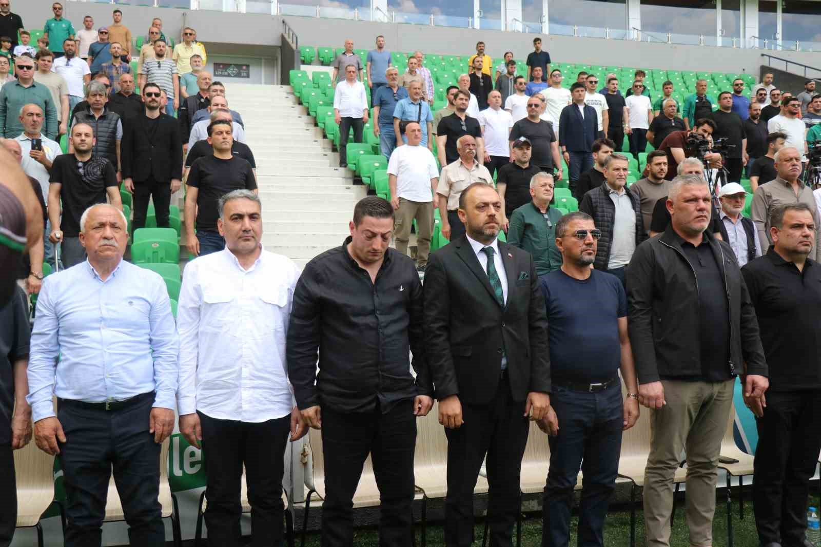 Sakaryaspor kongresinde arbede: Se&ccedil;im ertelendi
