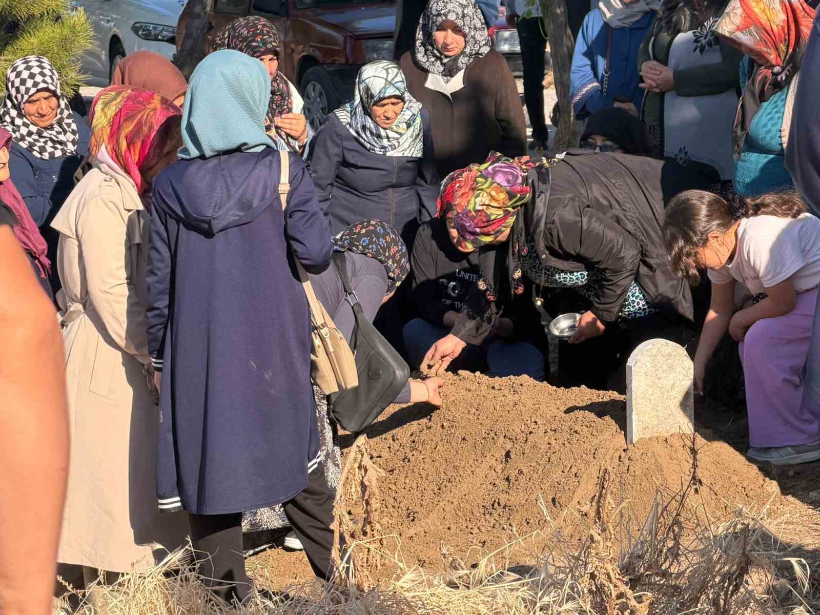 Eşi tarafından öldürülen kadın Malatya’da toprağa verildi