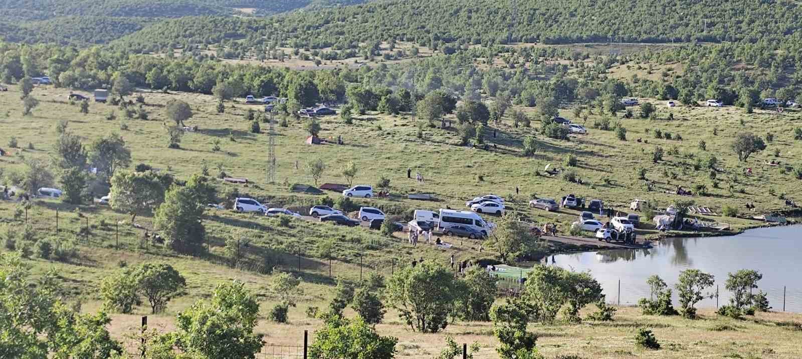 Bayram tatilinin son gününde piknik alanları dolup taştı