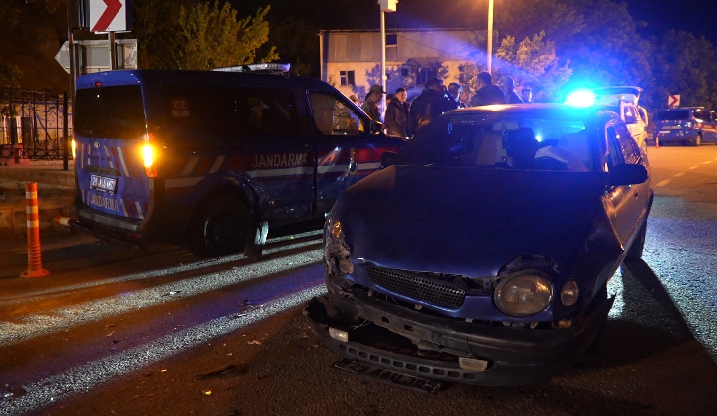 Gümüşhane’de alkollü sürücü jandarma aracına çarptı, ehliyetine el konuldu
