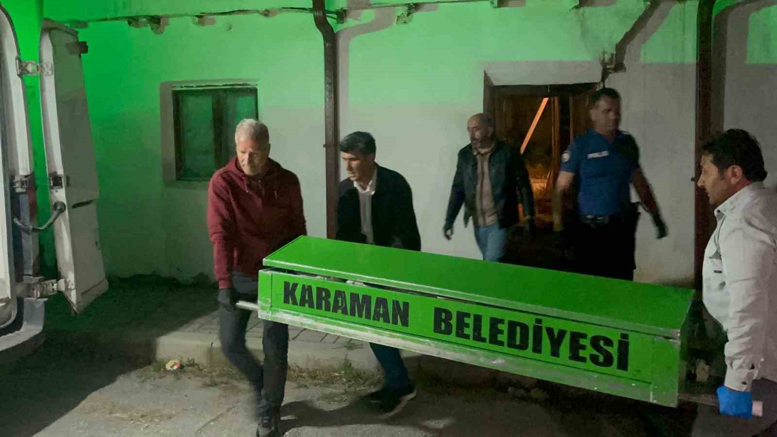 Yaşlı adam evinde &ouml;lm&uuml;ş halde bulundu
