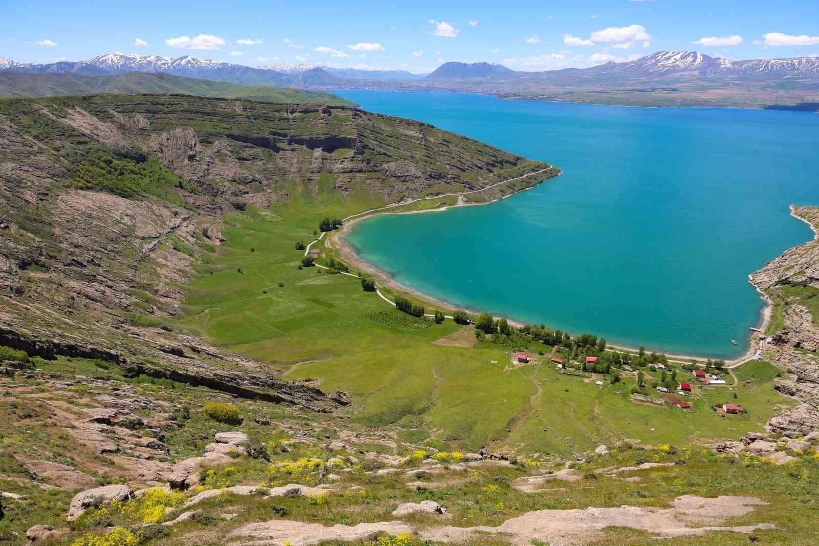 Van Gölü’nün kıyısındaki turizm cenneti: İncekaya köyü