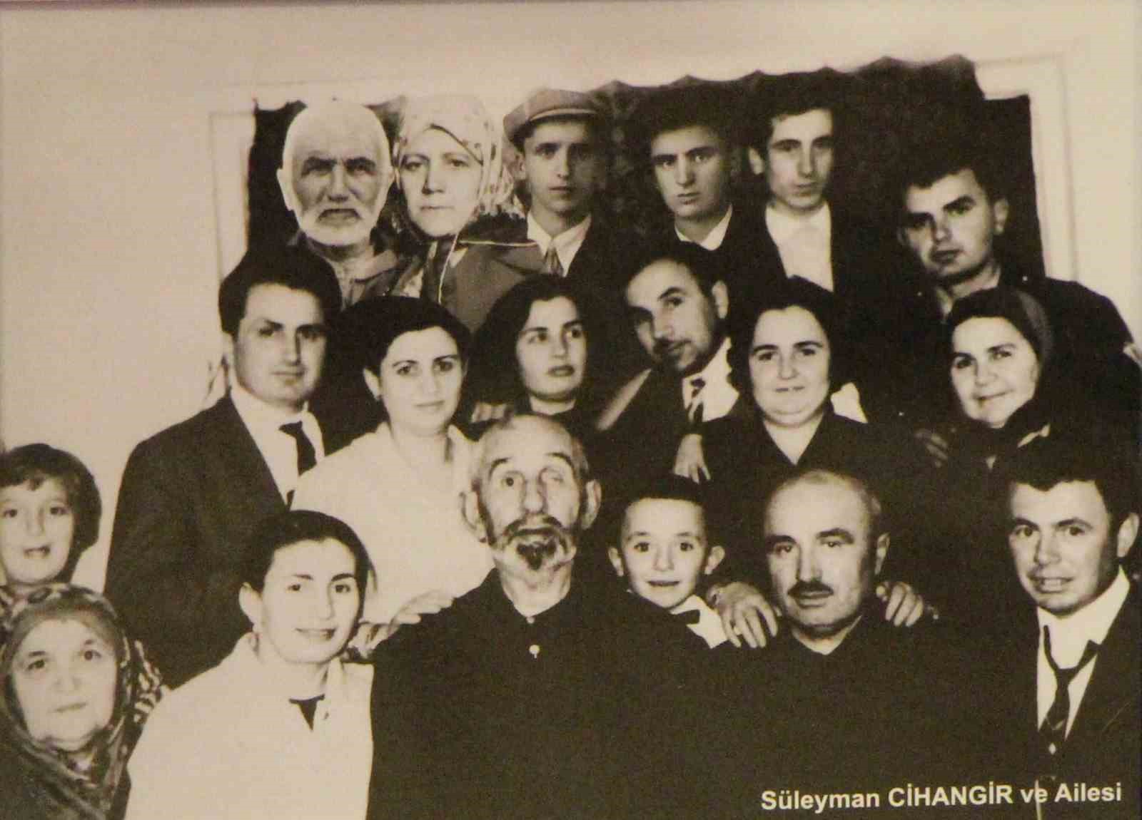 Derneğin duvarlarını kaplayan ilginç koleksiyon: Vefat eden 750 kişinin hatıra fotoğrafı var
