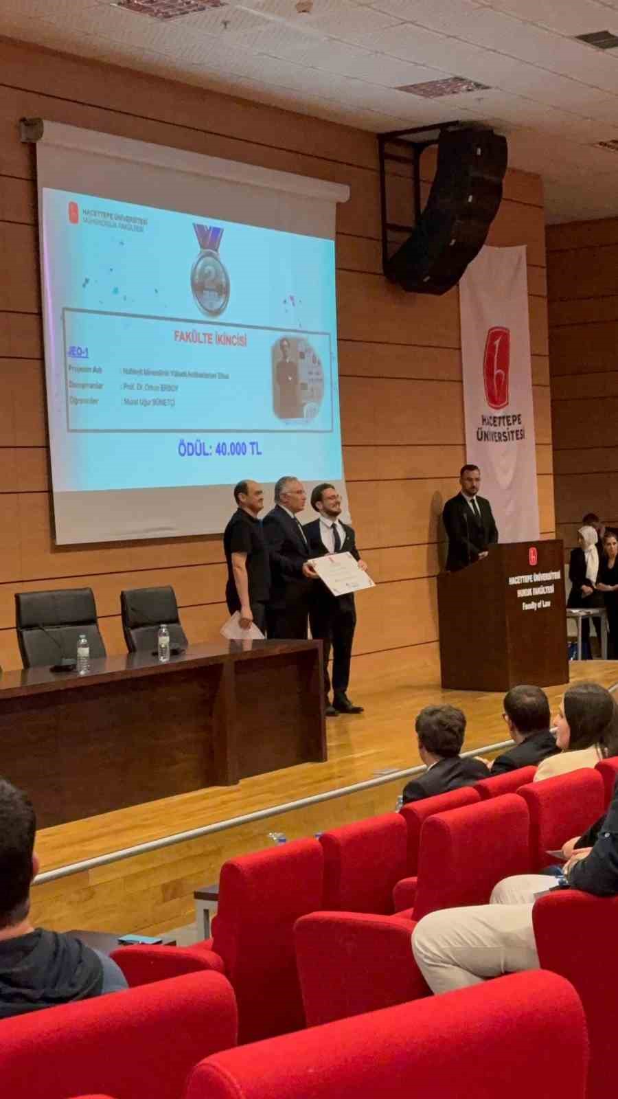 Kuşadalı genç bilim insanı ödülün sahibi oldu