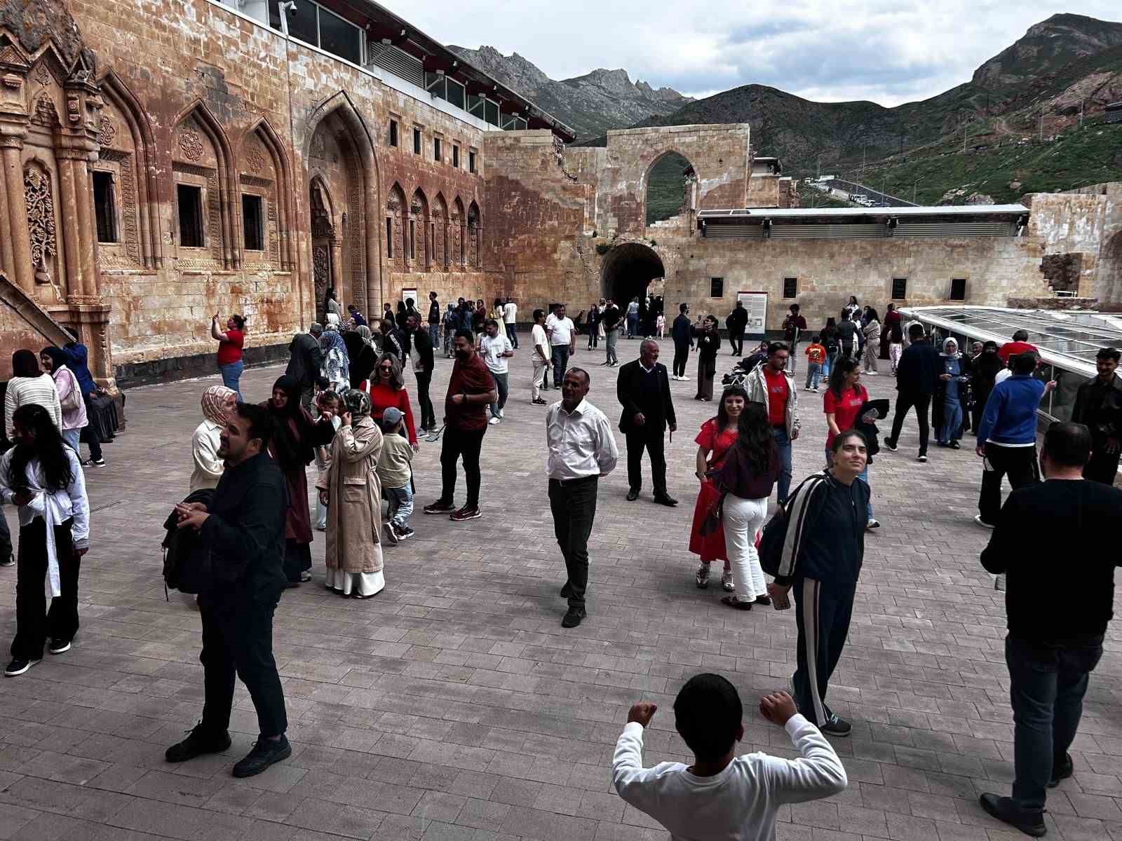 Tarihi İshak Paşa Sarayı bayramda 25 bin 330 kişiyi ağırladı