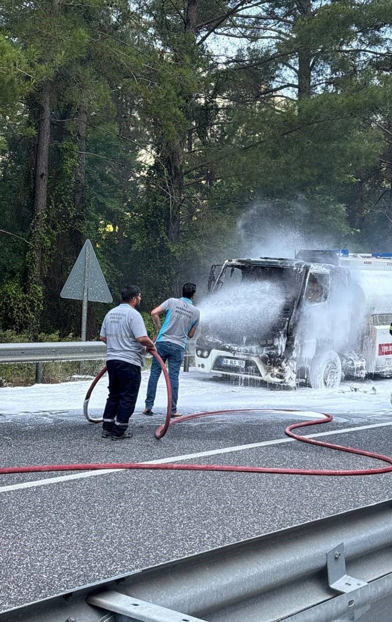 Marmaris’te mazot tankeri alev aldı, facia son anda önlendi