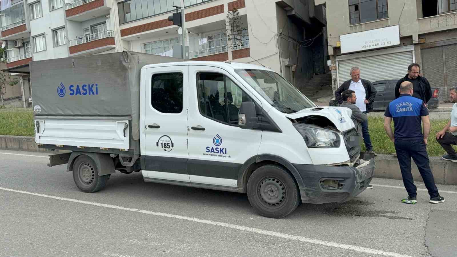 Kamyonet otomobile &ccedil;arptı: 1 yaralı
