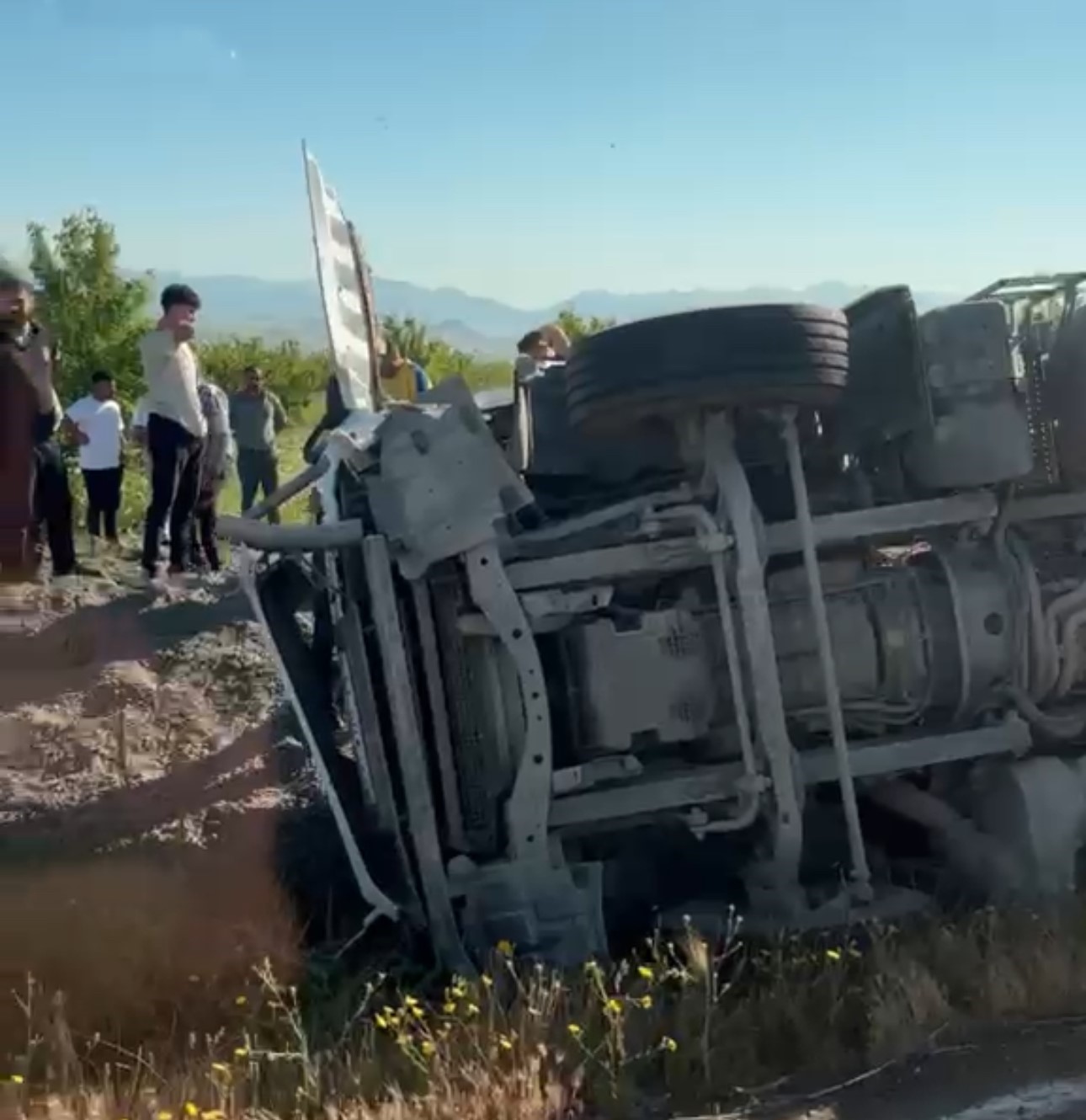 Siirt’te tır ile otomobil çarpıştı: 3 yaralı
