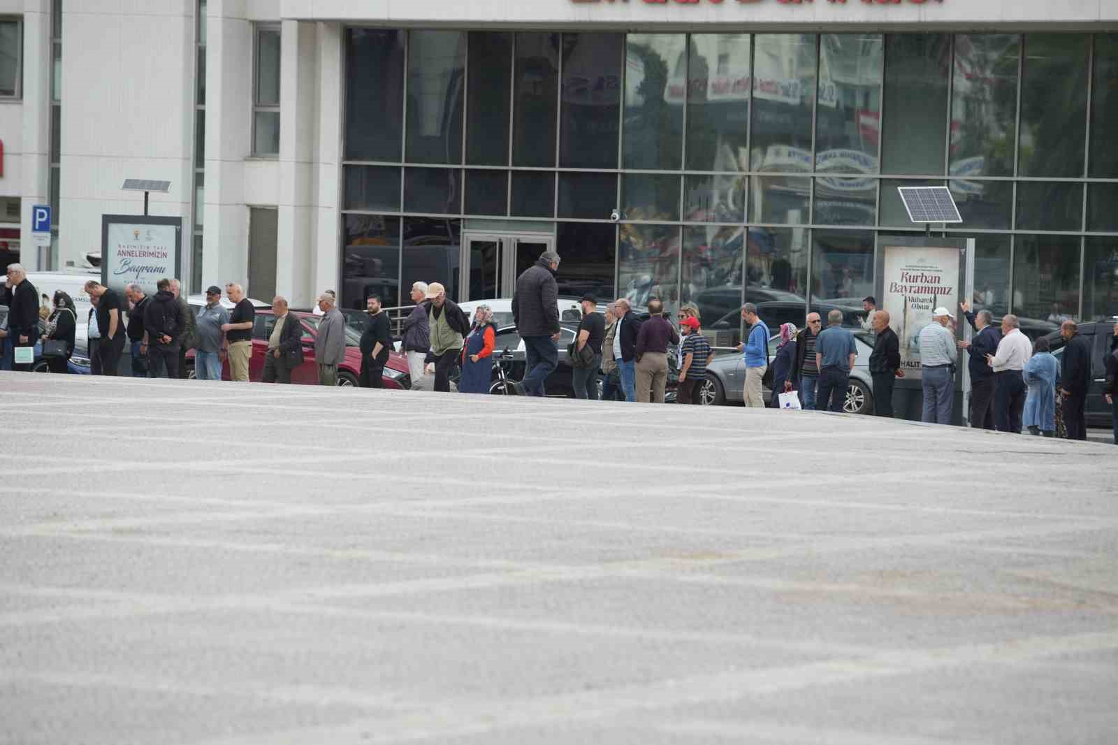 Emlak ve &Ccedil;TV&rsquo;de son g&uuml;n kuyruğu
