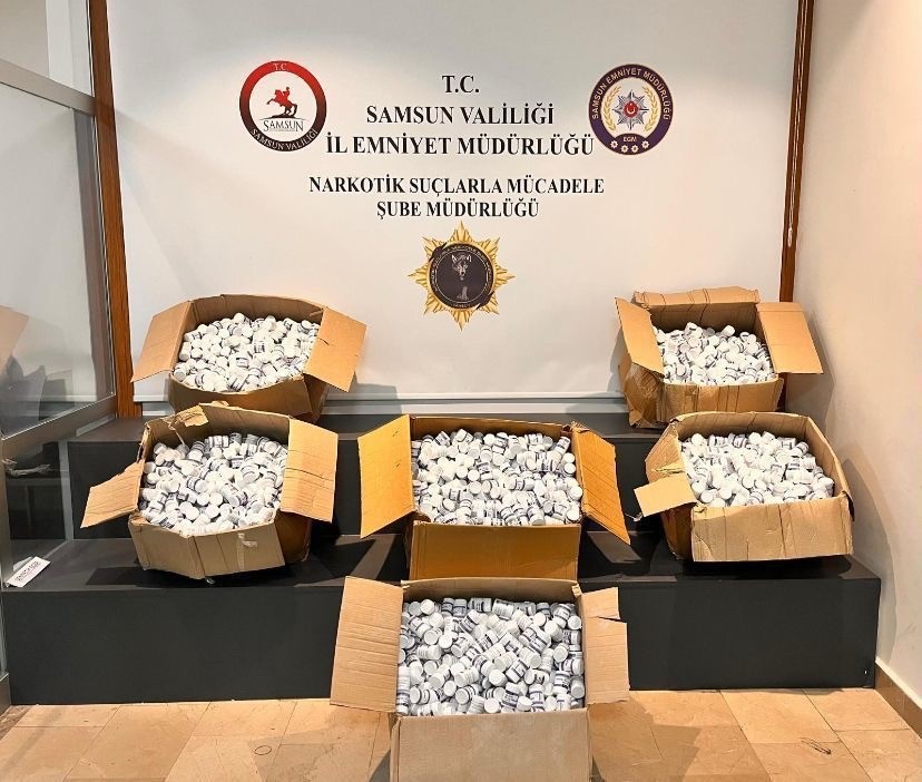 Samsun’da kiralık araçtan 225 bin uyuşturucu hap çıktı