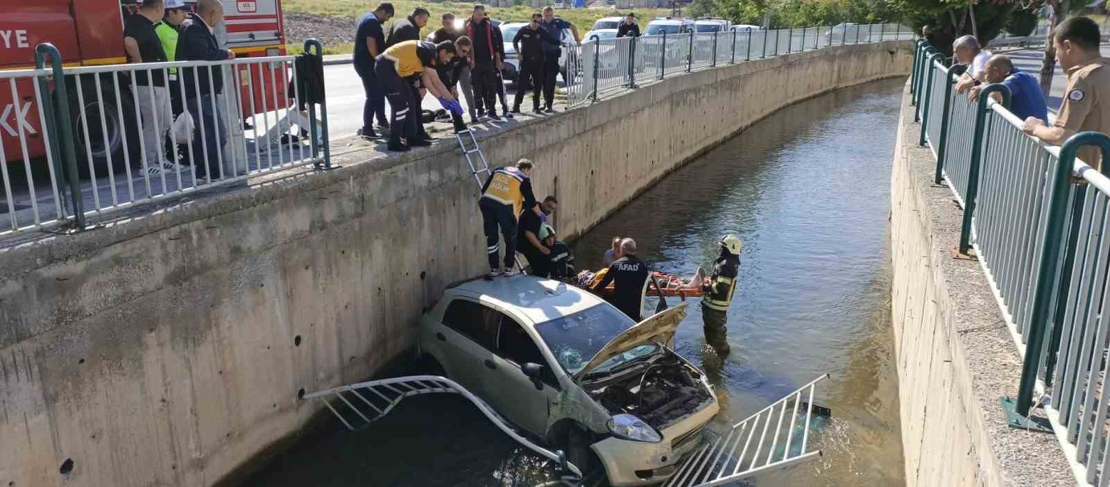 Otomobil sulama kanalına düştü, ekipler yaralı için seferber oldu