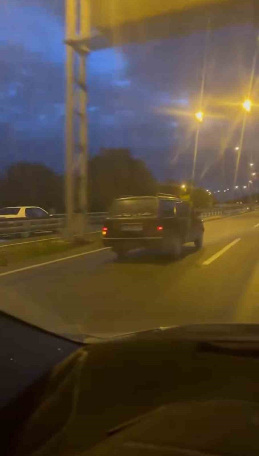 Ters y&ouml;nde kilometrelerce ilerleyerek trafiği tehlikeye d&uuml;ş&uuml;rd&uuml;
